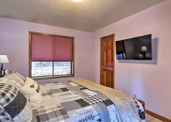 Holiday home Kathys Cabin, King Bed, Hot Tub, Near-nau & Downtown Attractions, Perfect Year-round Mountain Getaway