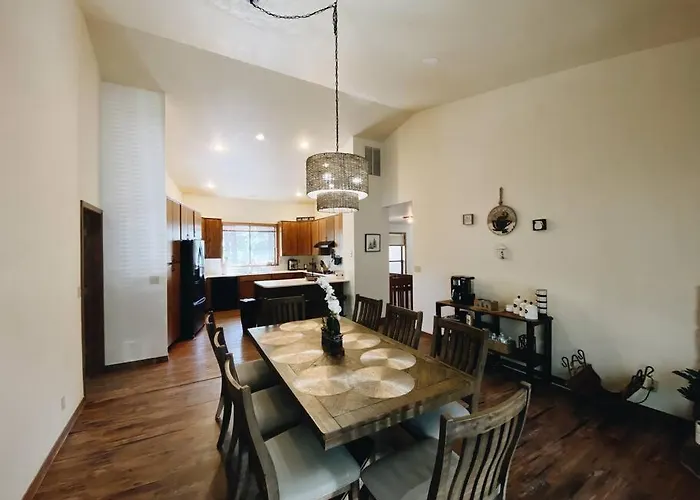 Holiday home Kathys Cabin, King Bed, Hot Tub, Near-nau & Downtown Attractions, Perfect Year-round Mountain Getaway Flagstaff