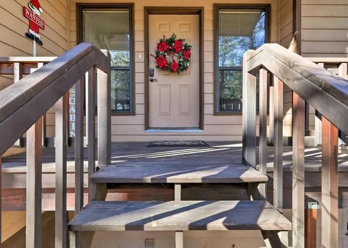 Holiday home Kathys Cabin, King Bed, Hot Tub, Near-nau & Downtown Attractions, Perfect Year-round Mountain Getaway