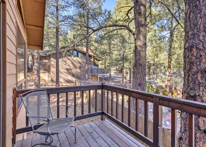 Holiday home Kathys Cabin, King Bed, Hot Tub, Near-nau & Downtown Attractions, Perfect Year-round Mountain Getaway