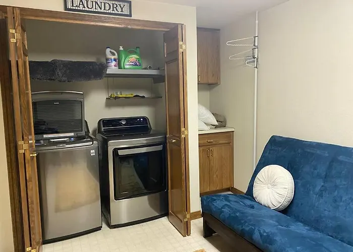 Kathys Cabin, King Bed, Hot Tub, Near-nau & Downtown Attractions, Perfect Year-round Mountain Getaway *