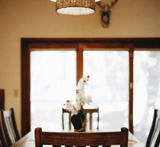 Kathys Cabin, King Bed, Hot Tub, Near-nau & Downtown Attractions, Perfect Year-round Mountain Getaway