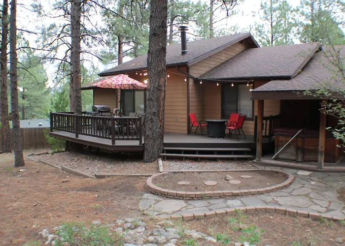 Kathys Cabin, King Bed, Hot Tub, Near-nau & Downtown Attractions, Perfect Year-round Mountain Getaway