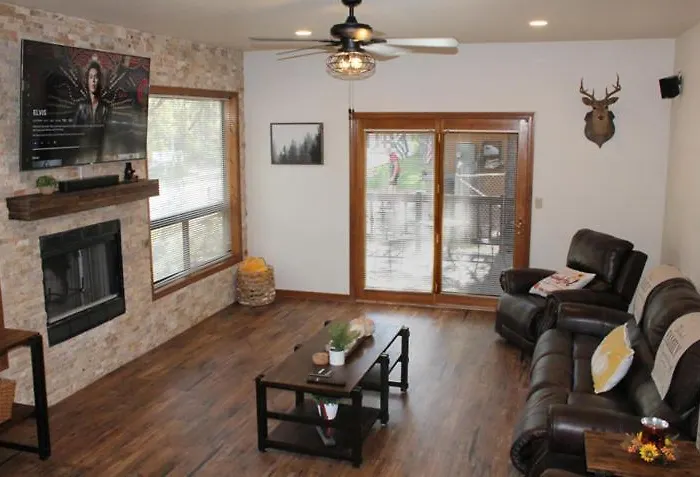 Kathys Cabin, King Bed, Hot Tub, Near-nau & Downtown Attractions, Perfect Year-round Mountain Getaway