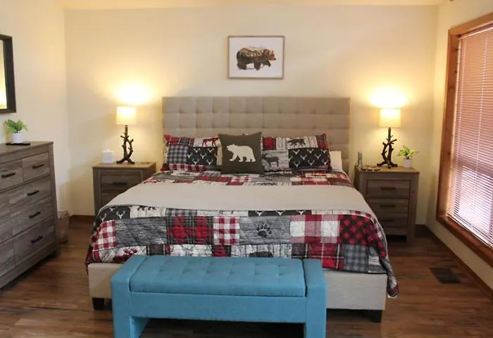 Kathys Cabin, King Bed, Hot Tub, Near-nau & Downtown Attractions, Perfect Year-round Mountain Getaway *