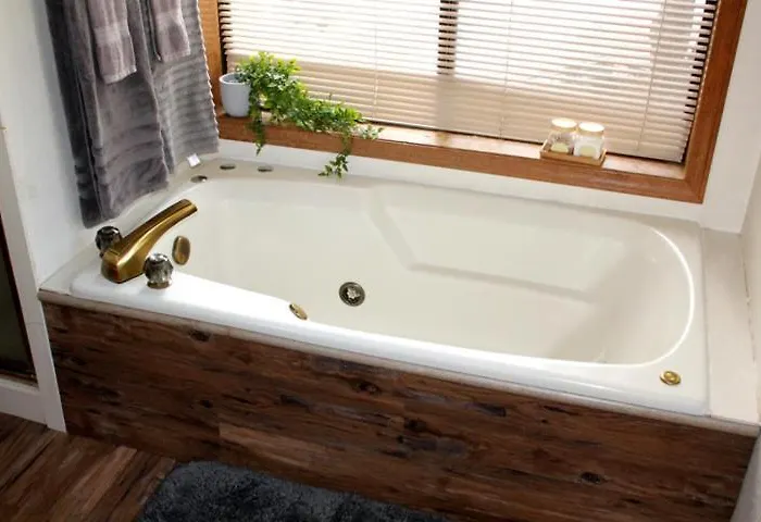 Holiday home Kathys Cabin, King Bed, Hot Tub, Near-nau & Downtown Attractions, Perfect Year-round Mountain Getaway *