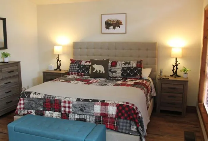 Kathys Cabin, King Bed, Hot Tub, Near-nau & Downtown Attractions, Perfect Year-round Mountain Getaway