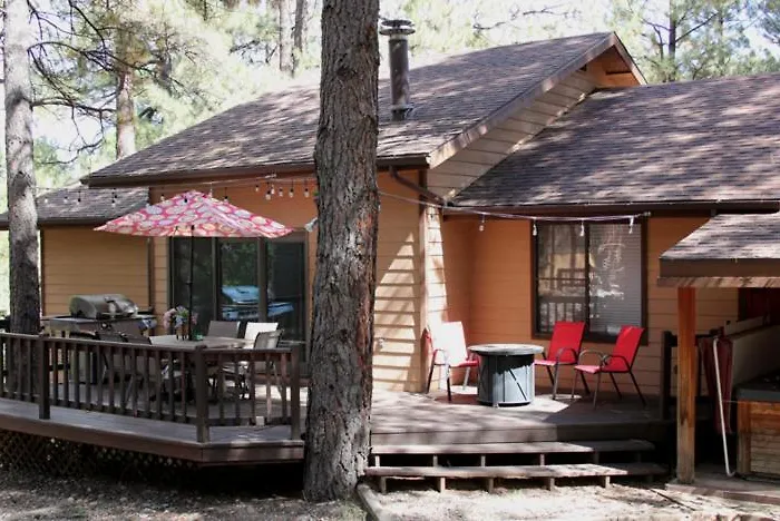 Kathys Cabin, King Bed, Hot Tub, Near-nau & Downtown Attractions, Perfect Year-round Mountain Getaway