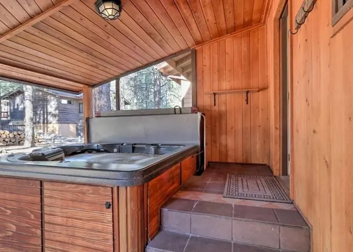 Kathys Cabin, King Bed, Hot Tub, Near-nau & Downtown Attractions, Perfect Year-round Mountain Getaway