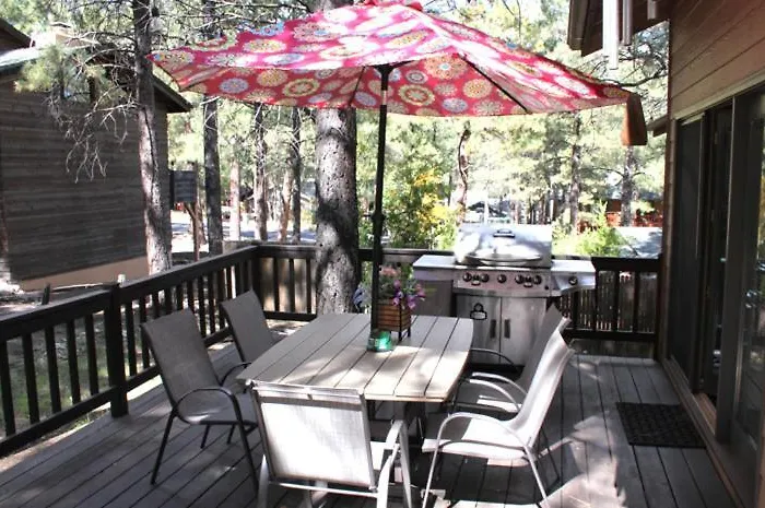 Kathys Cabin, King Bed, Hot Tub, Near-nau & Downtown Attractions, Perfect Year-round Mountain Getaway Holiday home Flagstaff