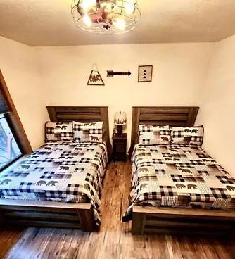 Kathys Cabin, King Bed, Hot Tub, Near-nau & Downtown Attractions, Perfect Year-round Mountain Getaway *