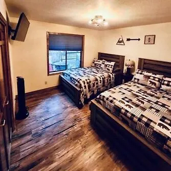 Holiday home Kathys Cabin, King Bed, Hot Tub, Near-nau & Downtown Attractions, Perfect Year-round Mountain Getaway *