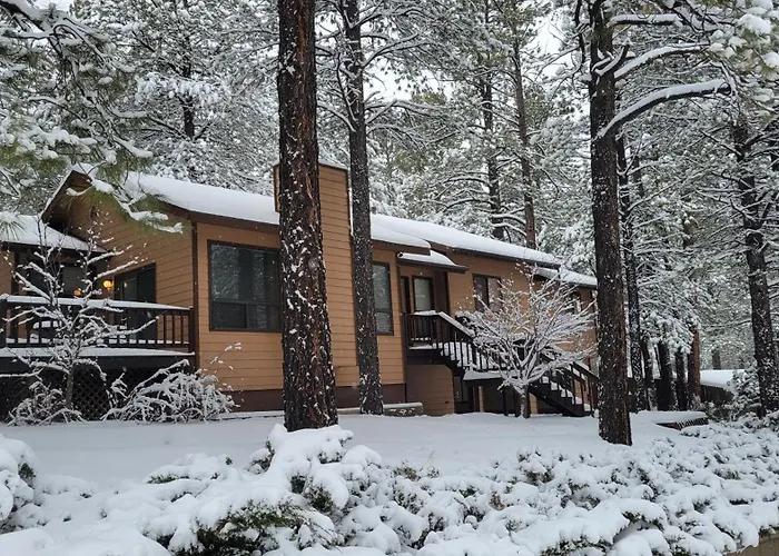 Holiday home Kathys Cabin, King Bed, Hot Tub, Near-nau & Downtown Attractions, Perfect Year-round Mountain Getaway Flagstaff